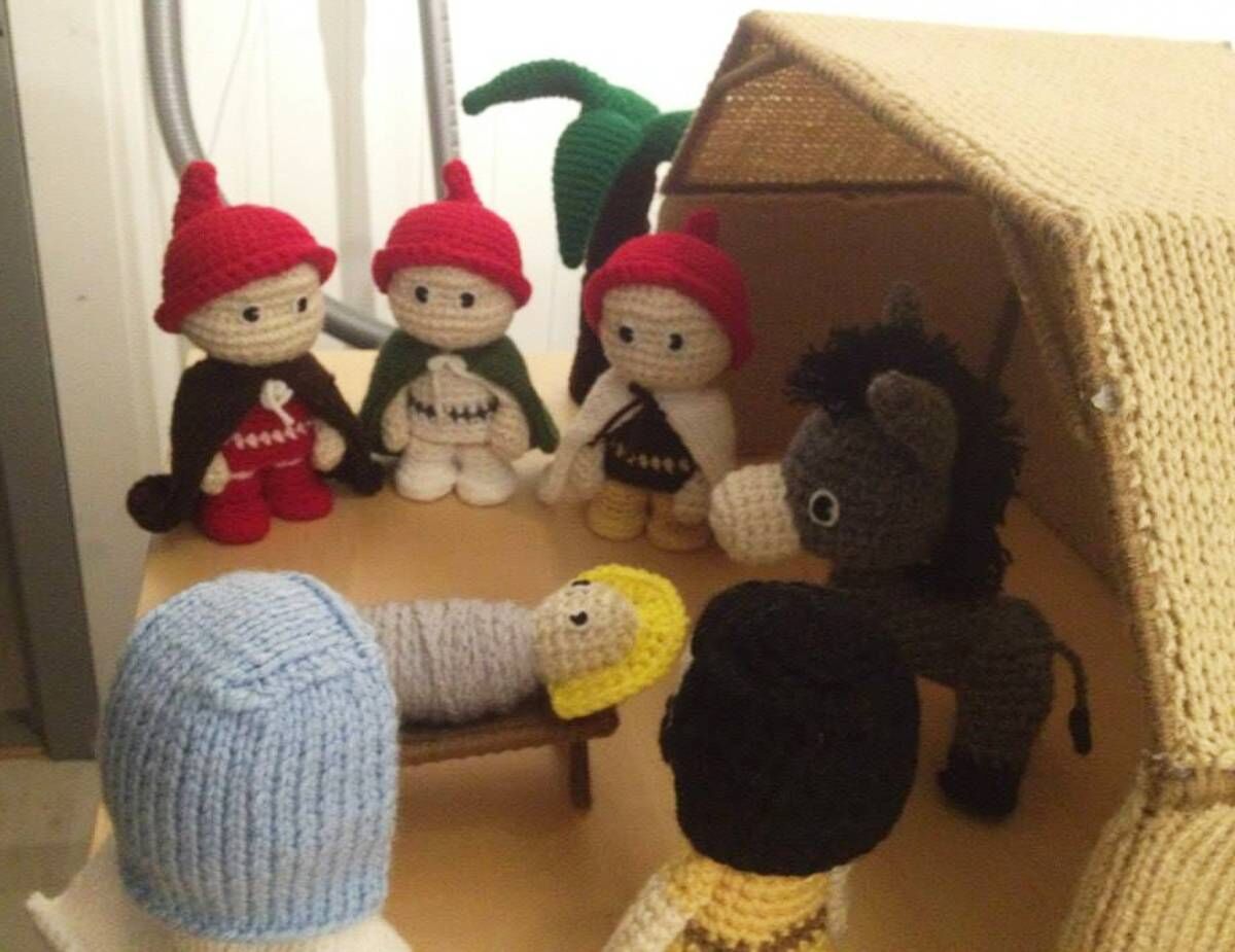 Crocheted A full nativity scene